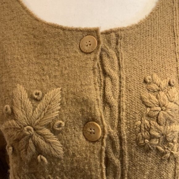 𝅺VINTAGE 100% wool long sleeves button down embroidered chunky knit cardigan M - Picture 11 of 15